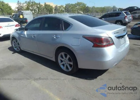 2015 Nissan Altima 2.5 Sl/2.5 Sv/2.5/2.5 S z USA, uszkodzony, nr VIN 1N4AL3AP5FC277684